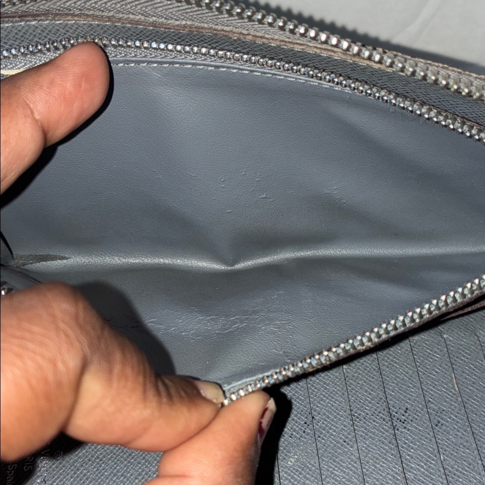 Louis Vuitton Silver Tiaga Wallet - Picture 12 of 17